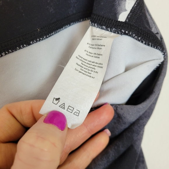 ALO YOGA Airbrush Leggings In Black Blast Size Large - Picture 11 of 11